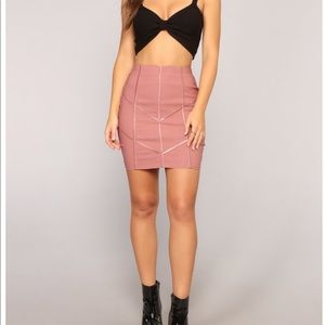 Mauve tight fashion nova skirt with piping Med